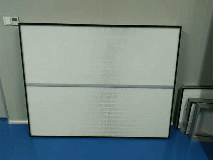 超高效過濾器在末端送風(fēng)口的運(yùn)用對(duì)于保證潔凈室內(nèi)的空氣質(zhì)量具有至關(guān)重要的作用。 超高效過濾器在末端送風(fēng)口的運(yùn)用對(duì)于保證潔凈室內(nèi)的空氣質(zhì)量具有至關(guān)重要的作用。